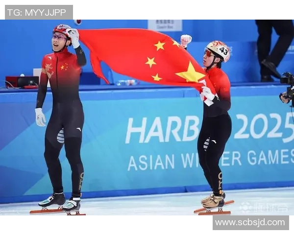 中国选手突破亚洲跳远纪录 教练激动落泪见证历史时刻