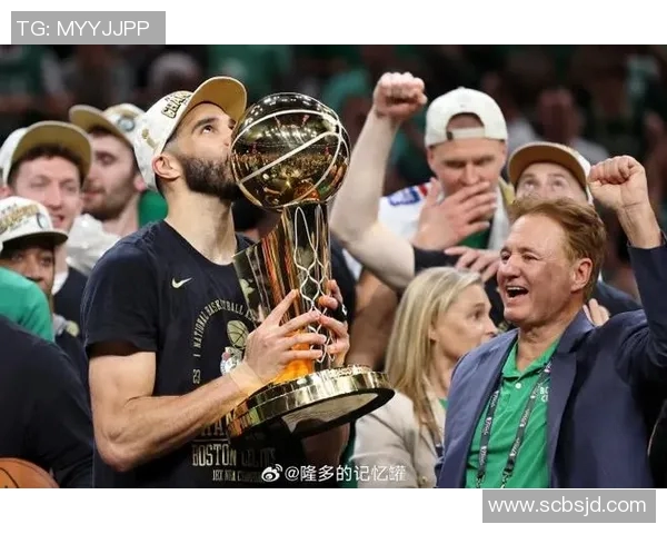 塔图姆再度斩获月度最佳球员表现稳定实至名归赢得球迷一致认可 塔图姆再度斩获月度最佳球员表现稳定实至名归赢得球迷一致认可